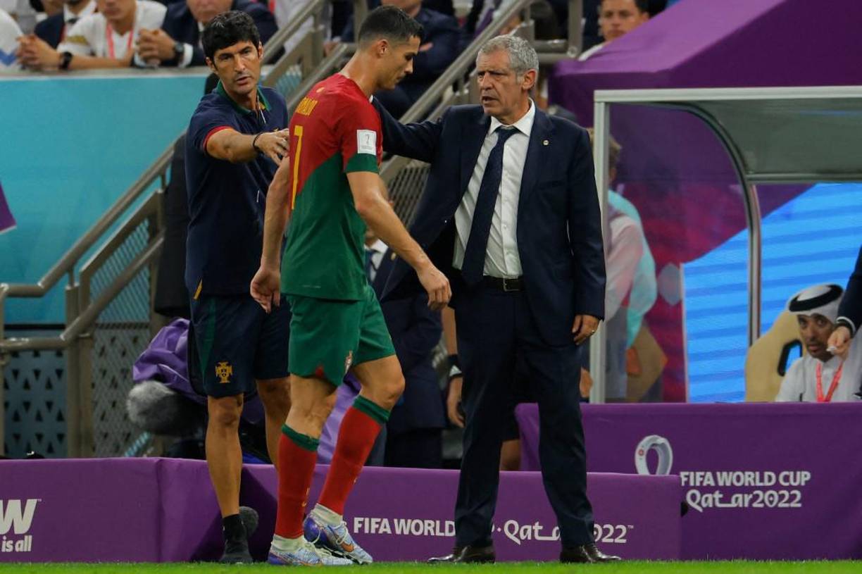 Fernando Manuel Costa Santos, DT de Portugal, decidió reemplazar a Cristiano Ronaldo y el crack luso no se mostró nada contento por la decisión.
