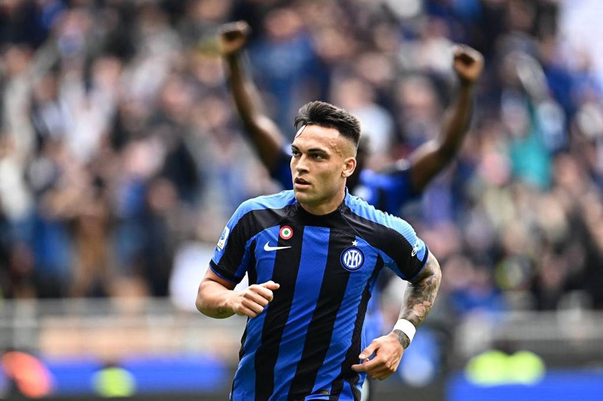 Según informa Football Insider, Manchester United estaría interesado en fichar al atacante argentino Lautaro Martínez. Al parecer el cuadro inglés le ofrecería al Inter de Milán, club dueño de su ficha, la cantidad de 70 millones de euros.