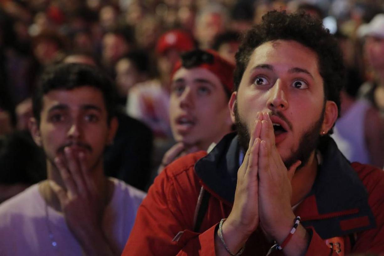 Lula, de 76 años, contaba con alcanzar ya en primera vuelta una tercera presidencia apoyado en las clases populares, las mujeres y los jóvenes, tras haber gobernado Brasil entre 2003-2010 y haber dejado el poder con un envidiable índice de popularidad.