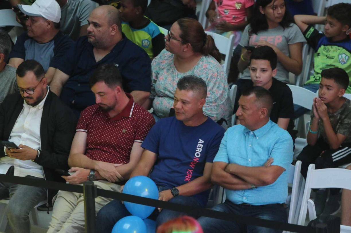 El conjunto liderado por Humberto Rivera le dio la bienvenida a una nueva temporada y a las tres camisetas que usarán en la siguiente campaña.