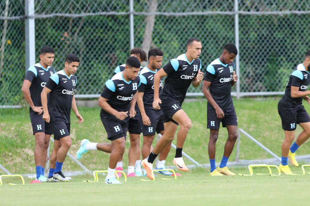 Honduras y México se medirán este viernes 17 de noviembre en el Estadio Nacional Chelato Uclés a las 8:00 pm y el próximo martes 21 en el Azteca, en donde buscarán un pase directo a la Copa América.