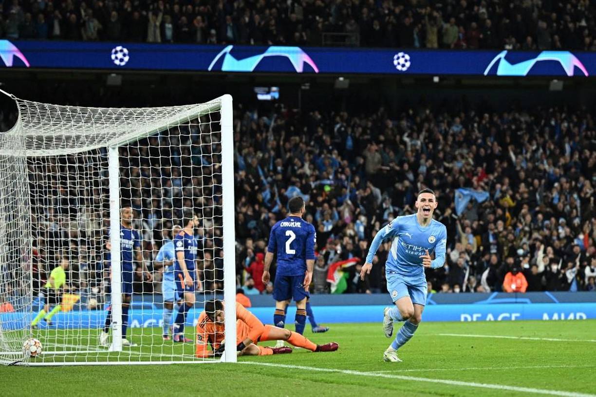 El equipo merengue se fue animado al descanso, pero nada más volver de la pausa, Riyad Mahrez culminó una cabalgada con un disparo al palo y el rechace lo remató Foden al cuerpo de Carvajal bajo los palos (49).