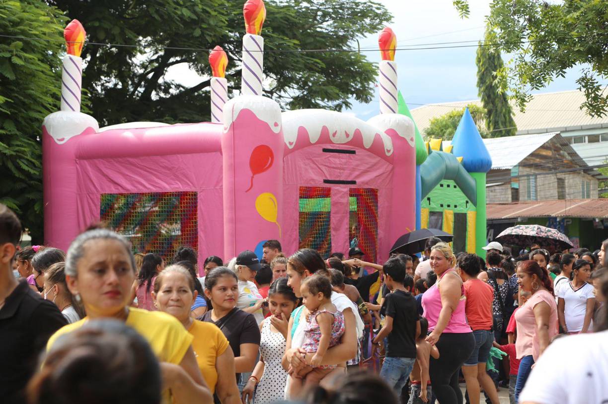 Durante el festejo los niños también pudieron disfrutar de juegos .