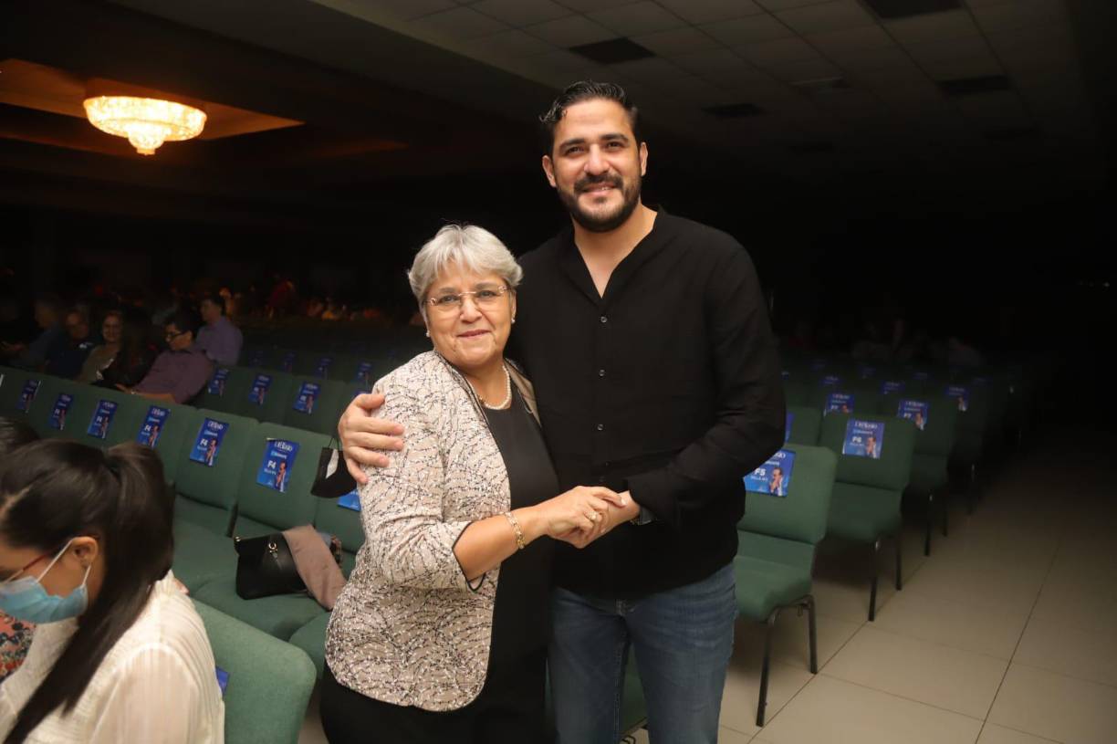 Azalea de Zavala y Alfredo Zavala.