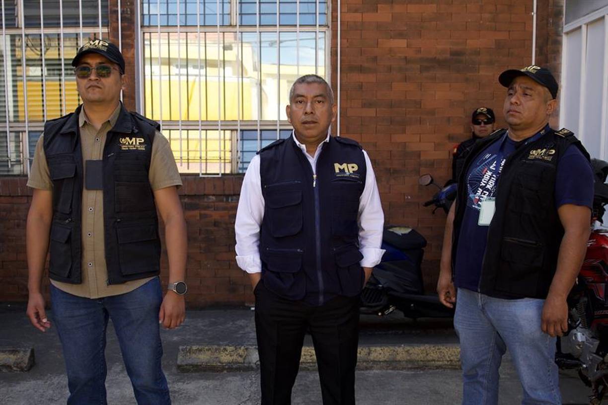 Fiscalía allana empresa de la familia del jefe recaudador de impuestos