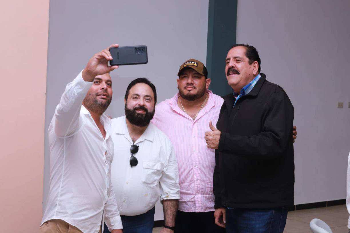 Su padre fue José Manuel Zelaya Ordóñez. Su madre fue Hortensia Esmeralda Rosales Sarmiento. Carlos Zelaya es el primero de cuatro hermanos. 