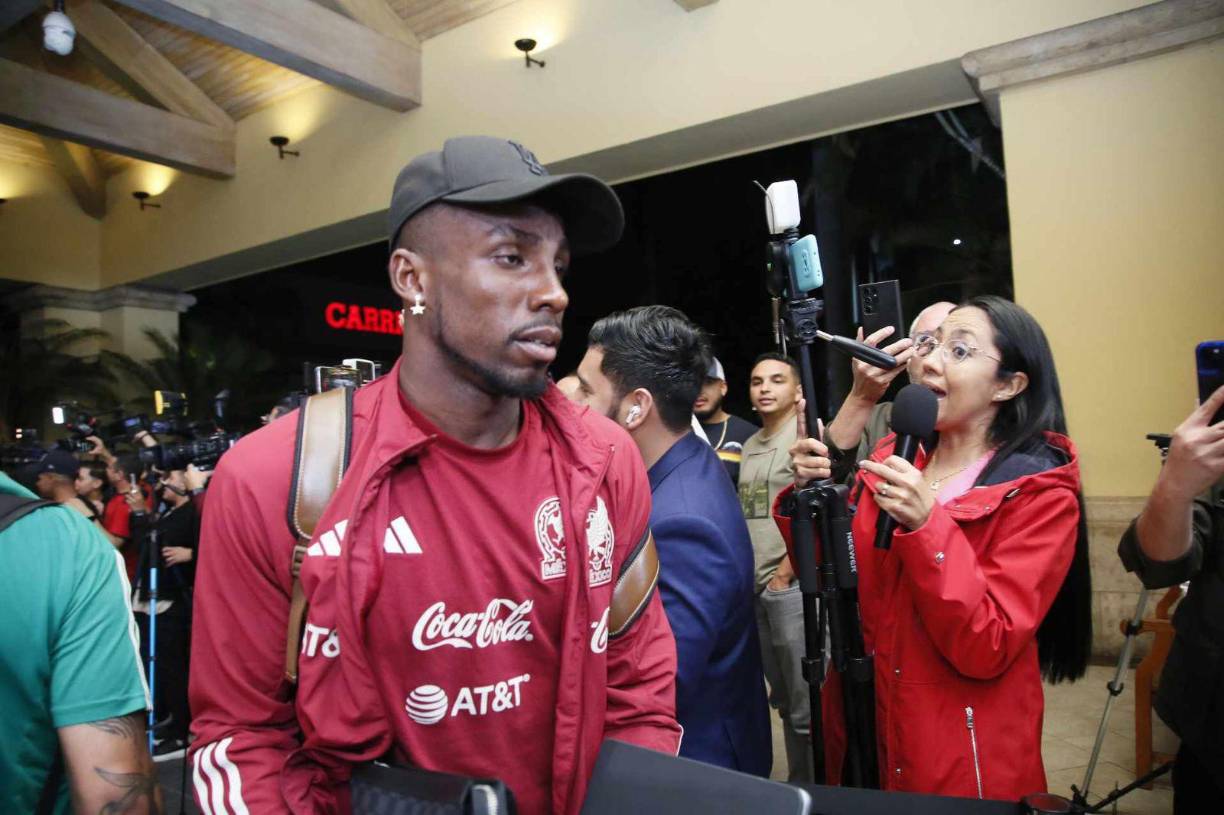 Julián Quiñonez atendió su primer llamado a la Selección Azteca. El colombiano naturalizado mexicano tendrá otro duelo con Edrick Menjívar, portero de la Bicolor Nacional.