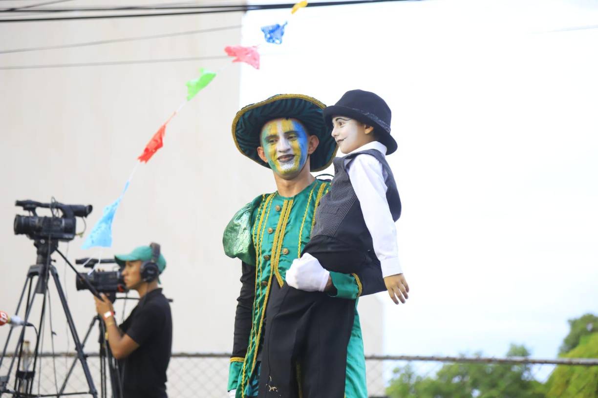 Así disfrutan hondureños y turistas del Gran Carnaval de La Ceiba 2022
