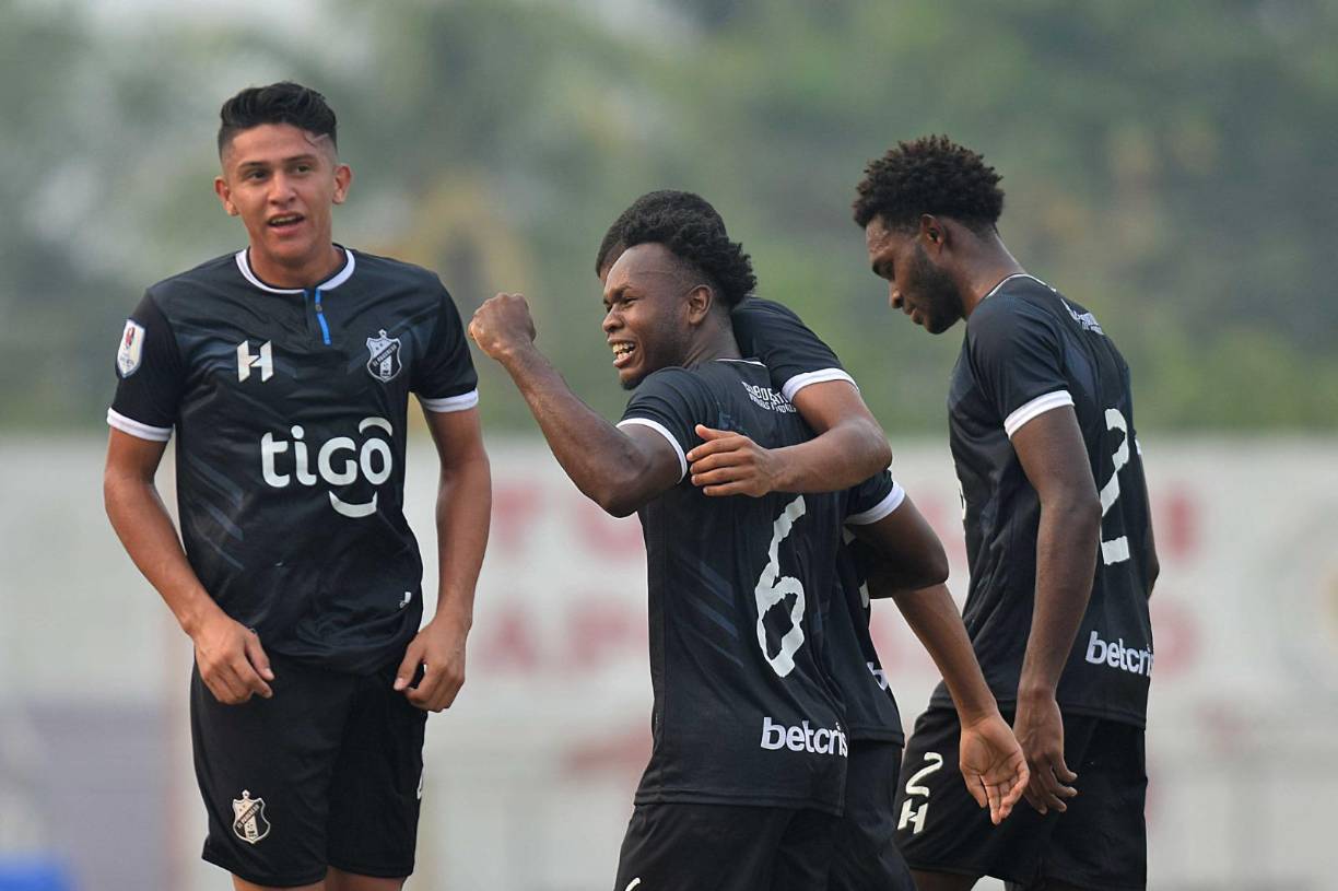 Los progreseños estaban obligados a sumar si querían seguir con vida en la Liga Nacional. Pero los sentimientos no estaban en un solo partido, ya que Real Sociedad también se estaba jugando la salvación a 27.6 kilómetros de distancia.