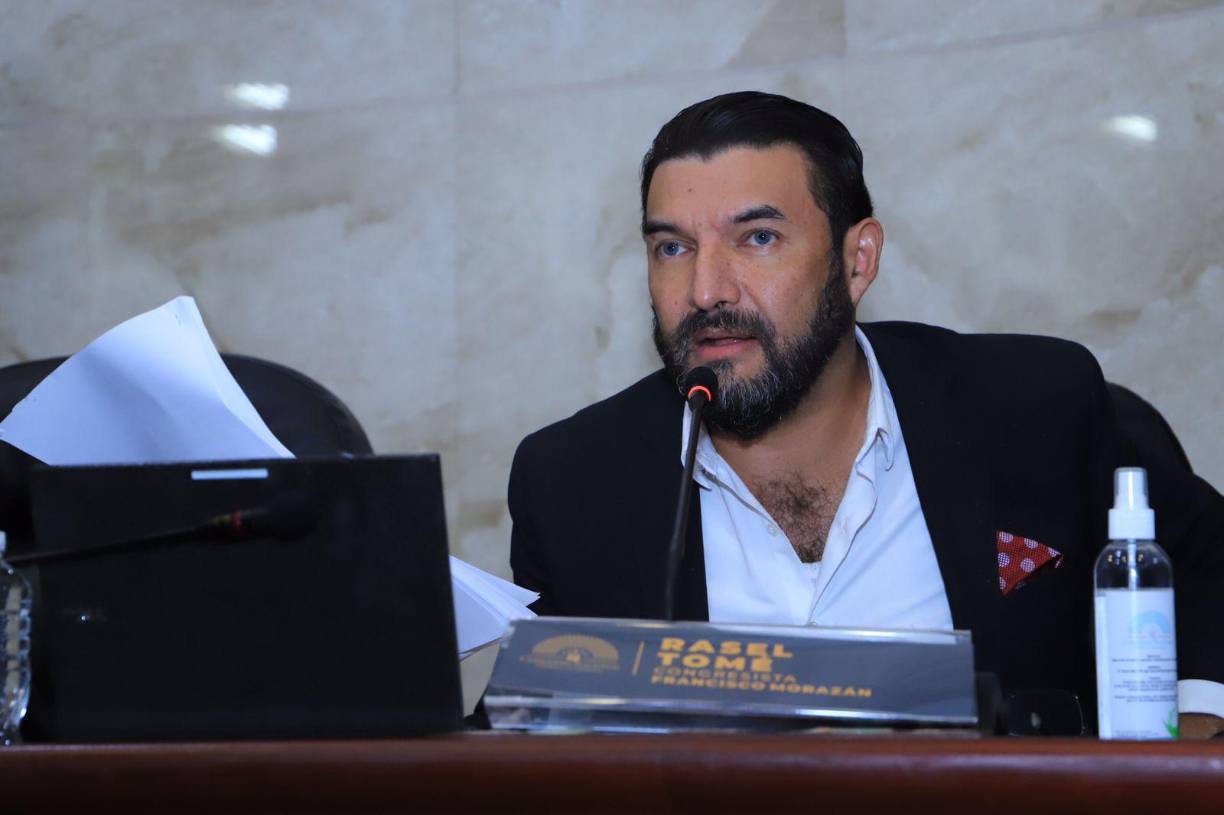 7. Rasel Tomé (Libre): incluido por Estados Unidos en la Lista Engel. Acusación: Tomé es señalado por utilizar su cargo como presidente de la Comisión Nacional de Telecomunicaciones (Conatel) para malversar 327 mil dólares en fondos públicos durante el Gobierno del expresidente Manuel Zelaya Rosales. 