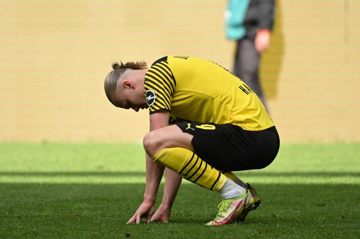 Otra de las exigencias es que Real Madrid no vaya a fichar al goleador noruego Erling Haaland, quien milita en el Borussia Dortmund.