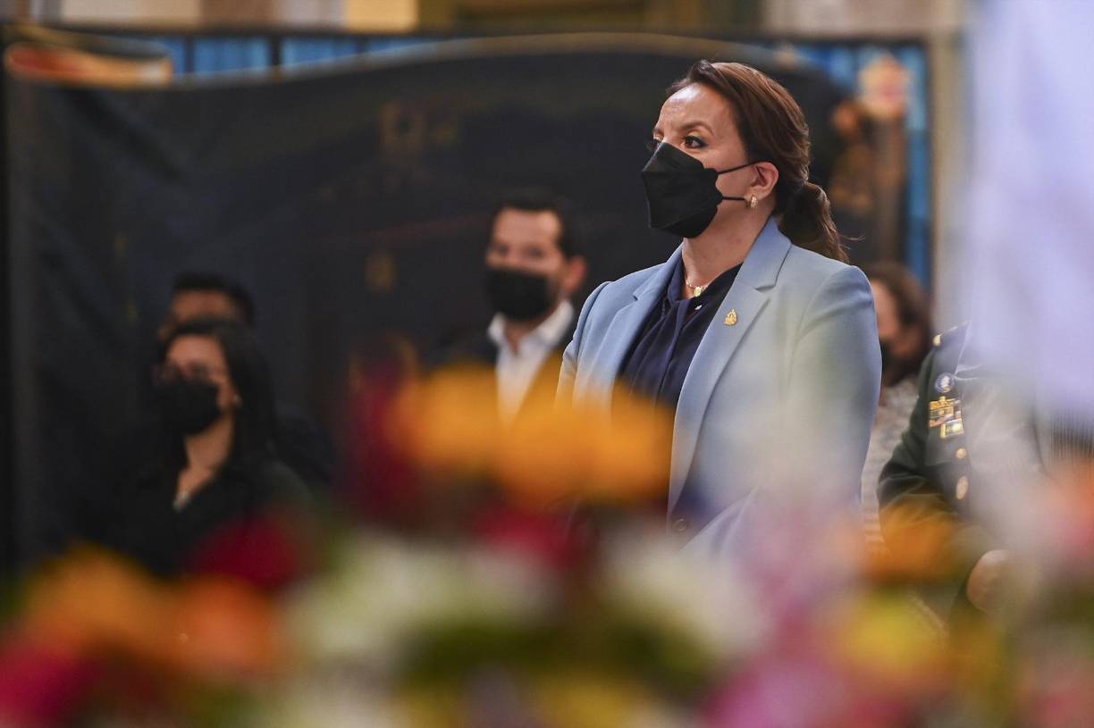 El cardenal le pidió a “la madre del Evangelio viviente le pedimos que interceda para que esta invitación a una refundación en Honduras sea recibida con buena voluntad en todas las comunidades”.