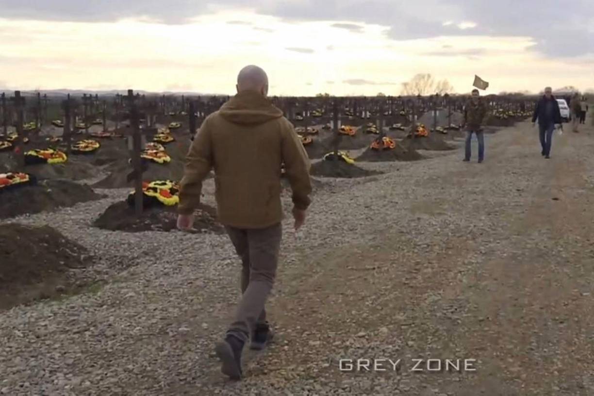 Su irrupción pública se produjo en septiembre de ese año, cuando el ejército ruso sufría serios y humillantes reveses.