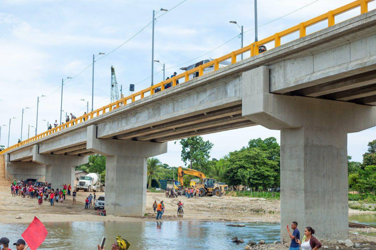 La estructura tiene una extensión de 120 metros por 8.20 m de ancho. 