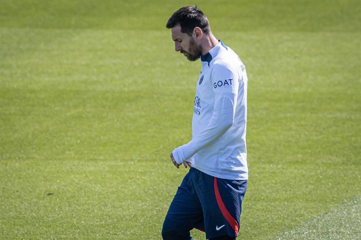 El futuro de Messi está más fuera del PSG que de una posible renovación. La Cadena SER de España afirma que el Al Hilal le habría propuesto 350 millones de dólares por temporada. Tras no recibir una respuesta positiva, el club árabe ha aumentado la oferta y ahora pone sobre la mesa 500 millones por año.