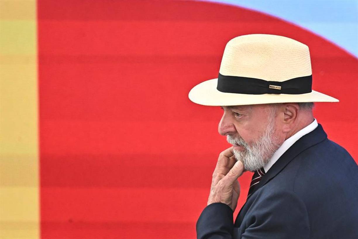 Tampoco fue invitado el líder de la izquierda regional, el presidente brasileño Luiz Inácio Lula da Silva. El expresidente de ese país Jair Bolsonaro si recibió una invitación pero no podrá asistir por una prohibición de la justicia que le impide abandonar el país.