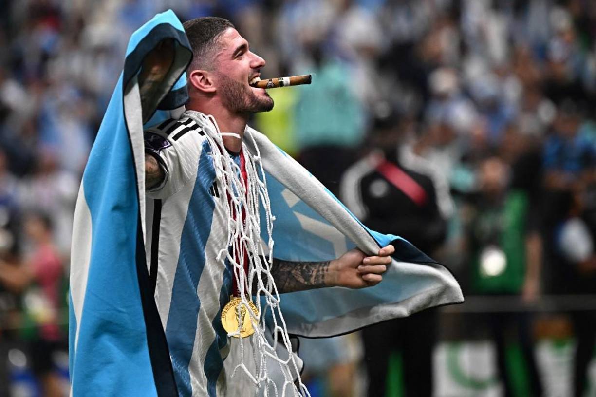 Rodrigo De Paul ya era considera un galán por las mujeres en las redes sociales en donde en cada partido se compartían sus fotos.