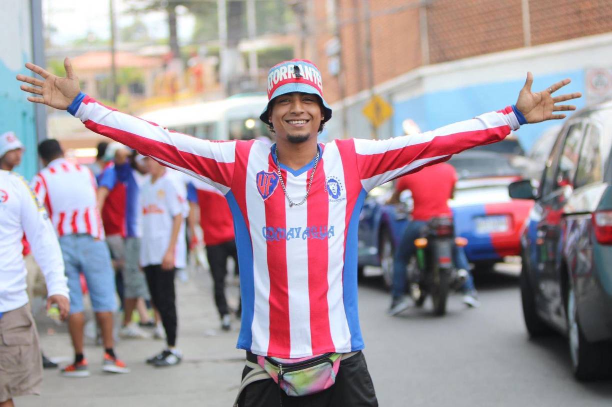 Los fieles seguidores de los Albos dijeron presentes en el coloso capitalino que tendrá actividad luego de más de siete meses sin fútbol.