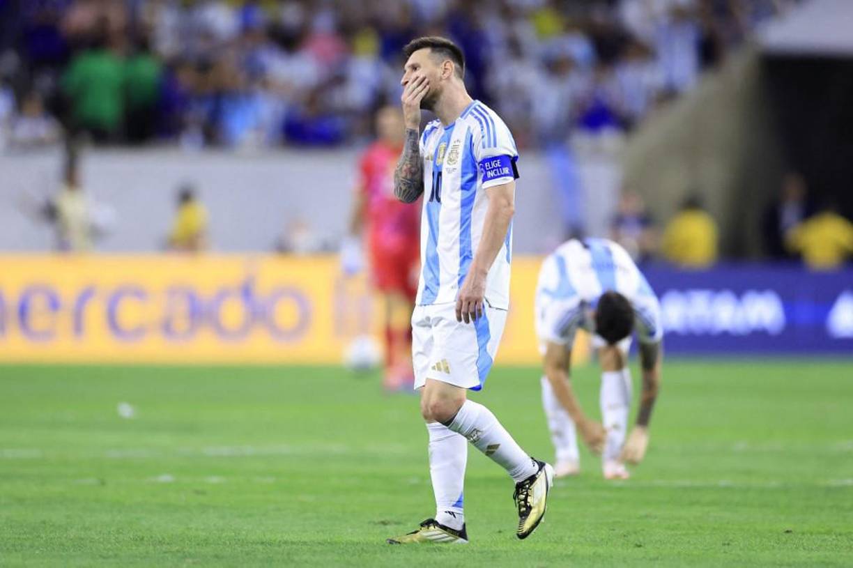 Messi estaba frustrado por su penal errado firmando así un mal partido.