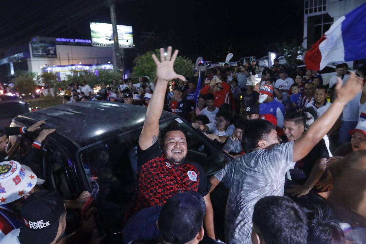 ¡Es una fiesta! Euforia en San Pedro Sula por el título de Olimpia