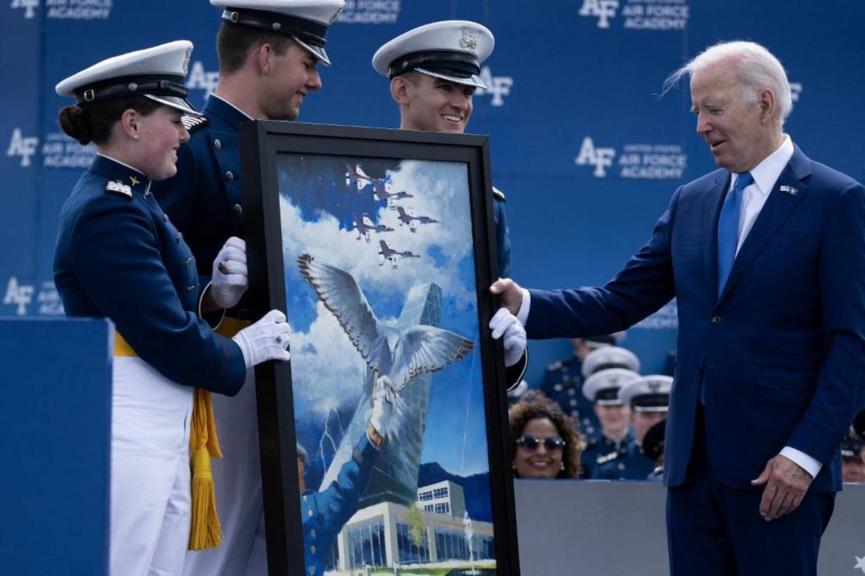 En junio de 2022, se cayó al suelo durante un paseo en bicicleta cerca de la playa en el estado de Delaware, donde estaba pasando el fin de semana con su esposa, Jill Biden.