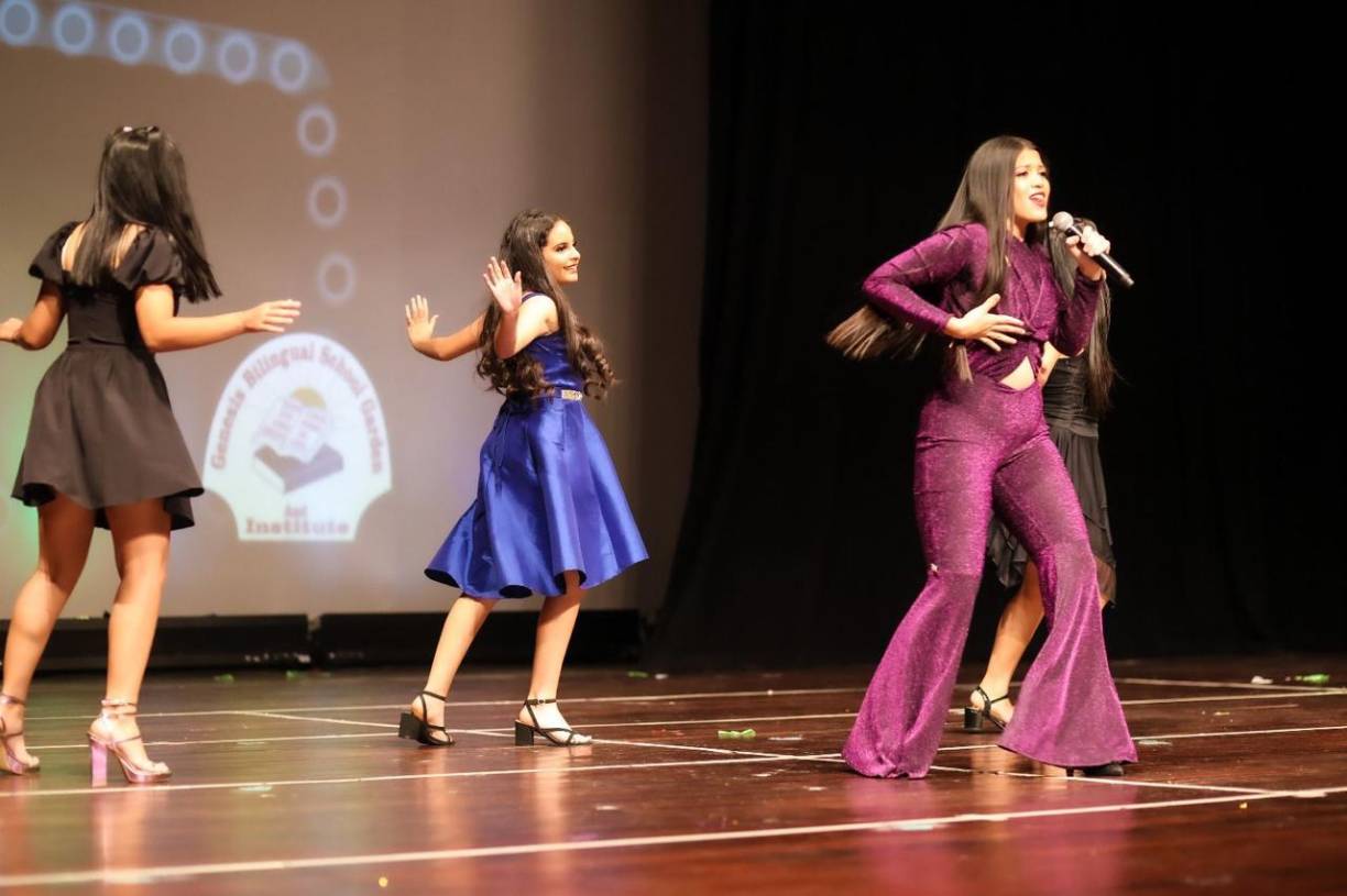 La alumna Scarleth Galo interpretó a Selena Quintanilla. 