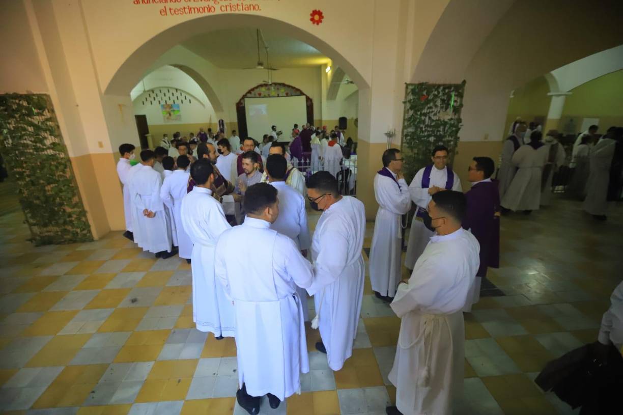 La eucaristía es acompañada por todos los obispos de Honduras. 