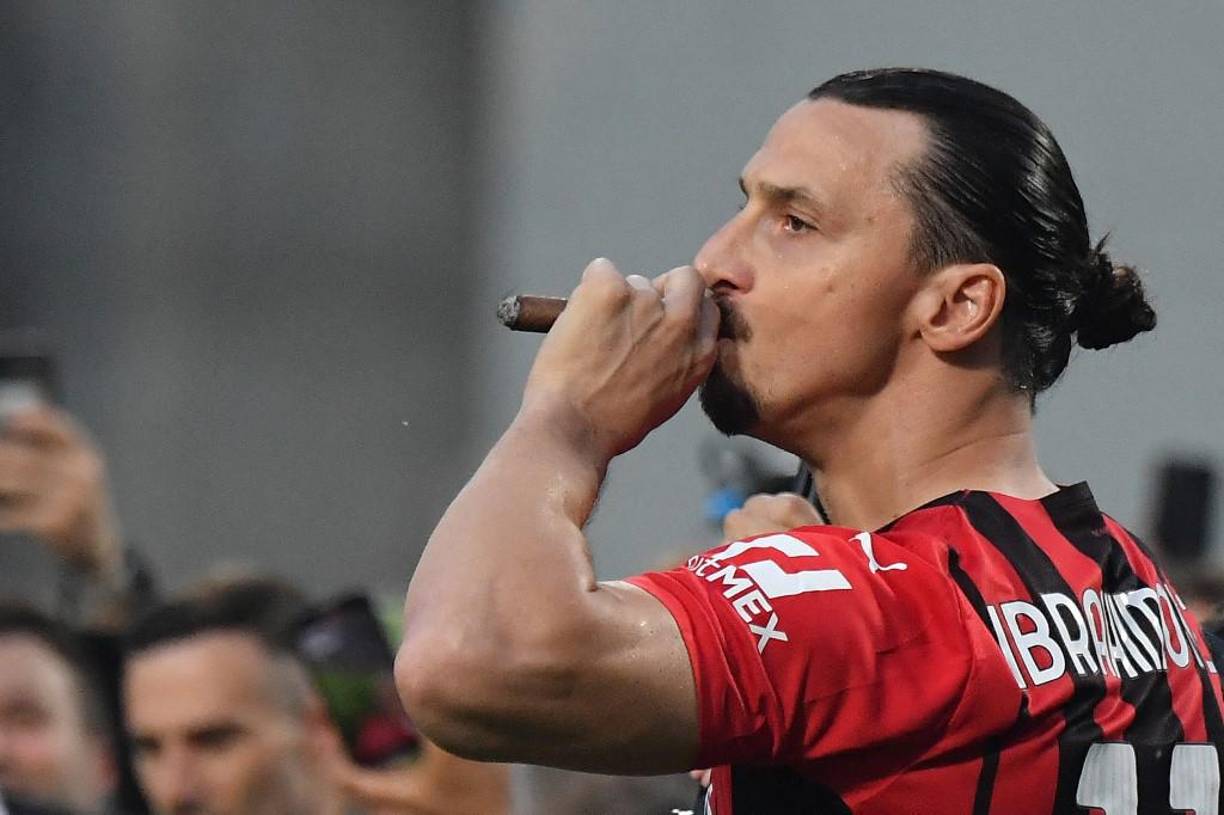Tras conseguir el ansiado Scudetto, el AC Milan le habría ofrecido un año más de renovación al sueco Zlatan Ibrahimovic. El atacante jugaría hasta los 41 años de edad.