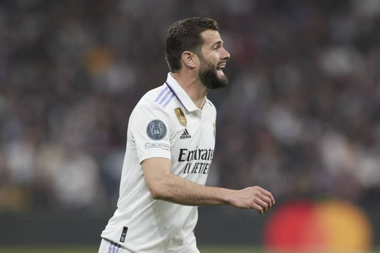 Lateral Izquierdo: Nacho, aunque no se descarta que Alaba o Camavinga aparezcan en este puesto.