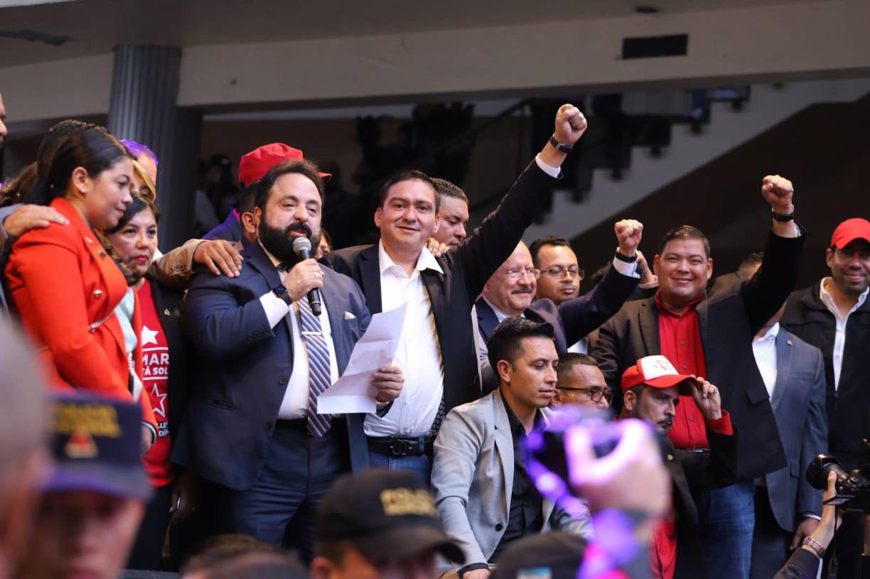 Recientemente, Luis Redondo, nombró una comisión de diputados para investigar a exfiscales del Ministerio Público, principalmente, la gestión de Óscar Chinchilla y Daniel Sibrián Bueso. 