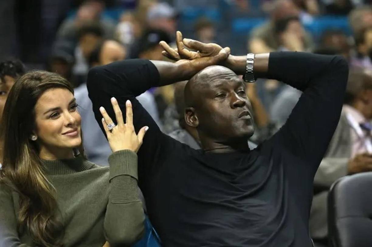 En el 2009, iniciaron una vida en pareja que alcanzó un nivel superior en 2013 cuando Michael Jordan convirtió a esta bella cubana en su esposa.
