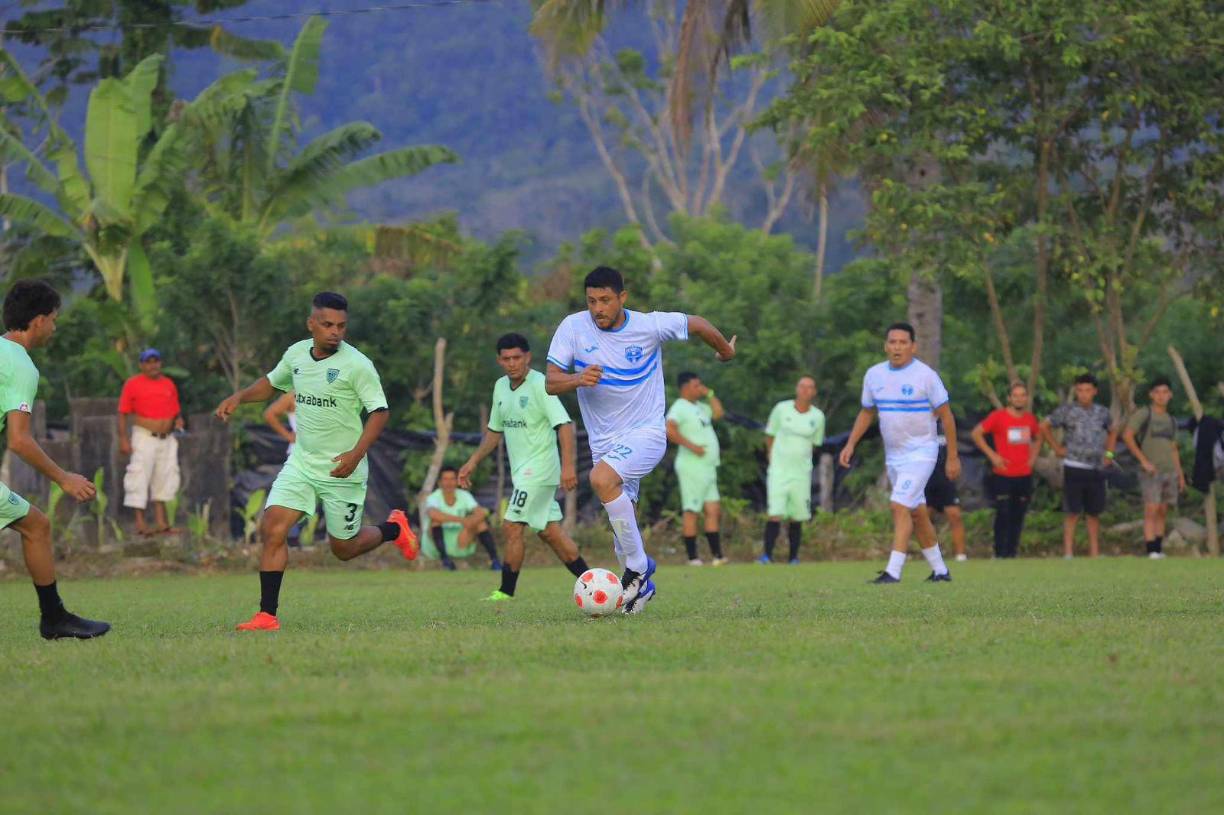 El exportero de la Selección de Honduras se robó el “show” y se despachó marcando un doblete.