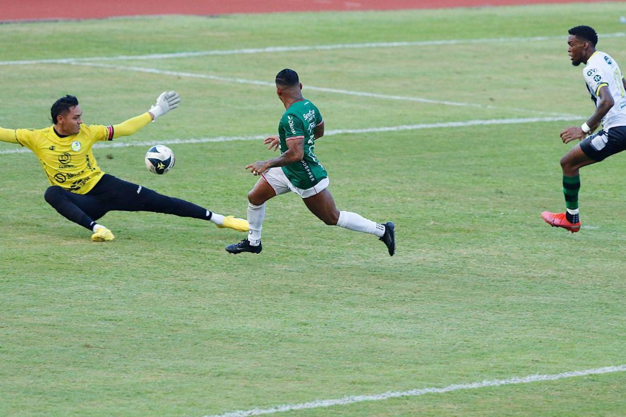 A Marathón le costó abrir la cuenta y fue hasta el 45 que él Chino López no perdonó y venció la meta del Juticalpa FC.