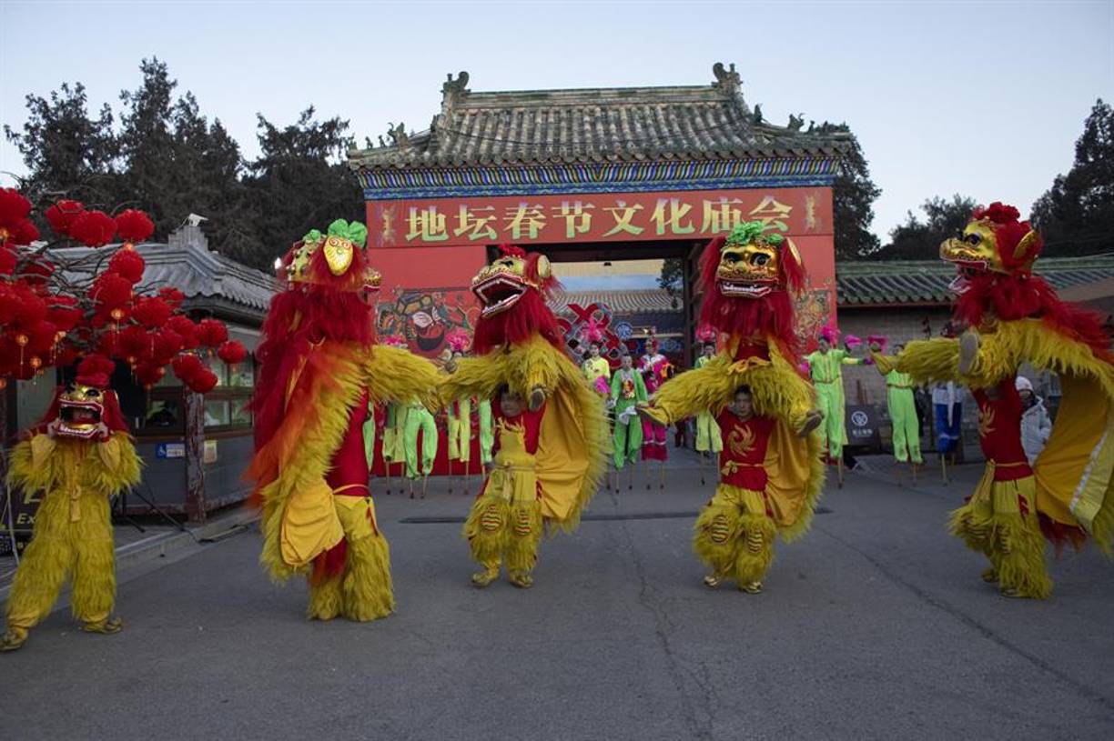 Durante el ‘chunyun’ se prevé un promedio diario de 1,85 millones de viajeros cruzando las fronteras del país, con Japón, Tailandia y Corea del Sur liderando las preferencias de los turistas chinos debido a su cercanía y precios competitivos, países a los que se suman otros destinos del sudeste asiático como Vietnam o precisamente Malasia por sus políticas de visado gratuito.