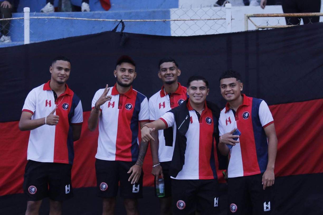 Los futbolistas de Independiente previo al duelo ante Platense.