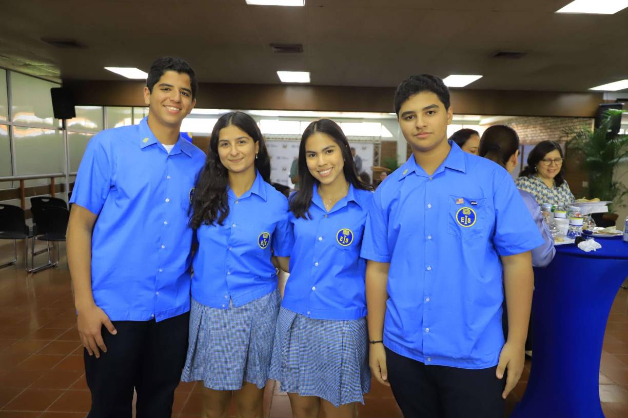 Diego Vega, Tatyanna Fuschich, Viviana Saavedra y Alejandro Rishmawi