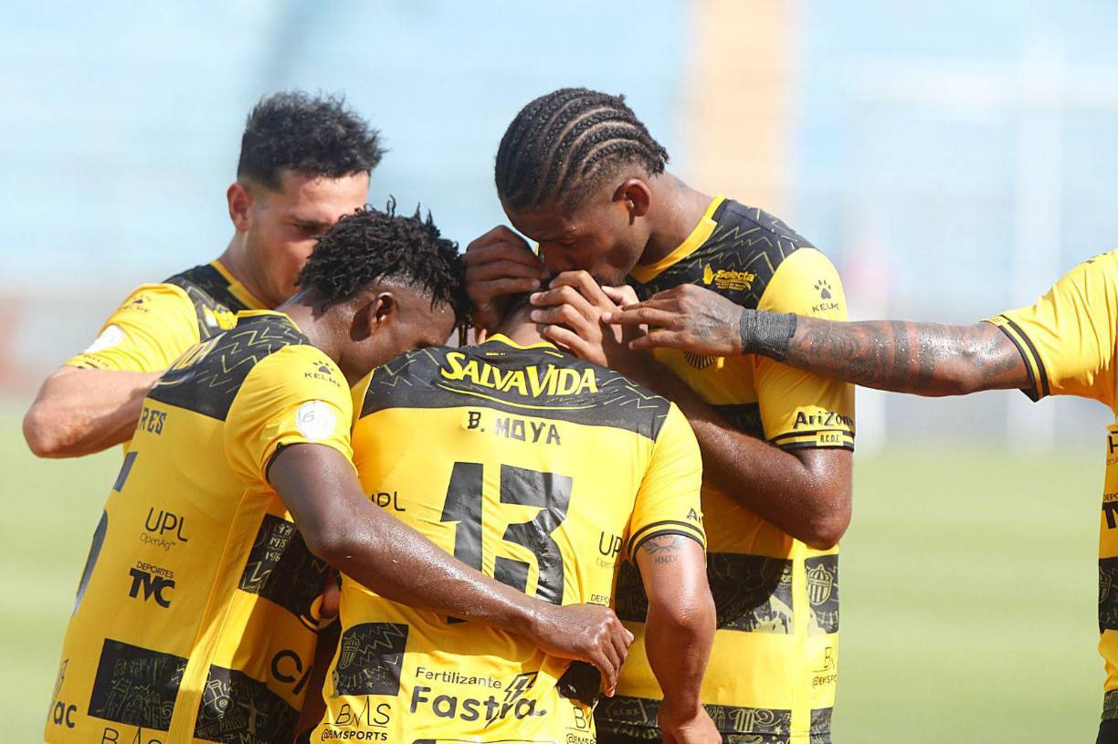 Real España se puso como líder de la Liga Nacional este sábado tras llegar a nueve puntos en cuatro partidos disputados. 