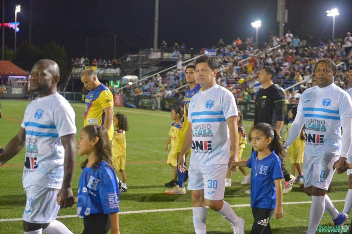 El duelo se disputó este viernes 15 de septiembre en Estados Unidos, en donde hondureños, aztecas y hasta chapines se hicieron presentes. 