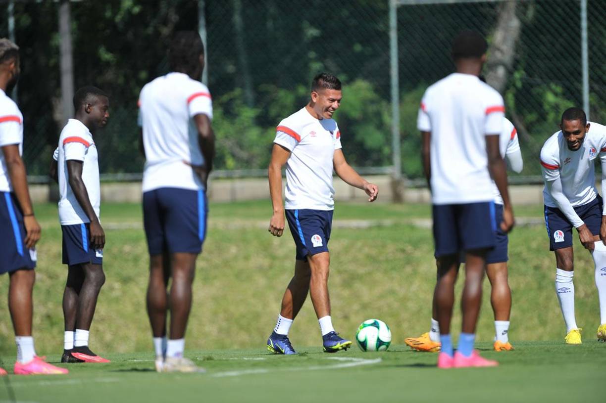 En el entrenamiento se vieron caras alegres y un buen ambiente entre los jugadores, pese al momento agridulce que han pasado en las últimas horas.
