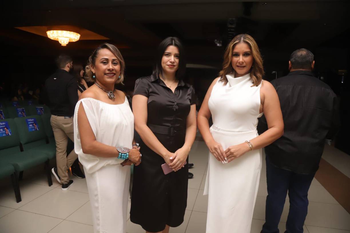 Ivonne de Servellón, Arely Ponce y Ruth Arita.