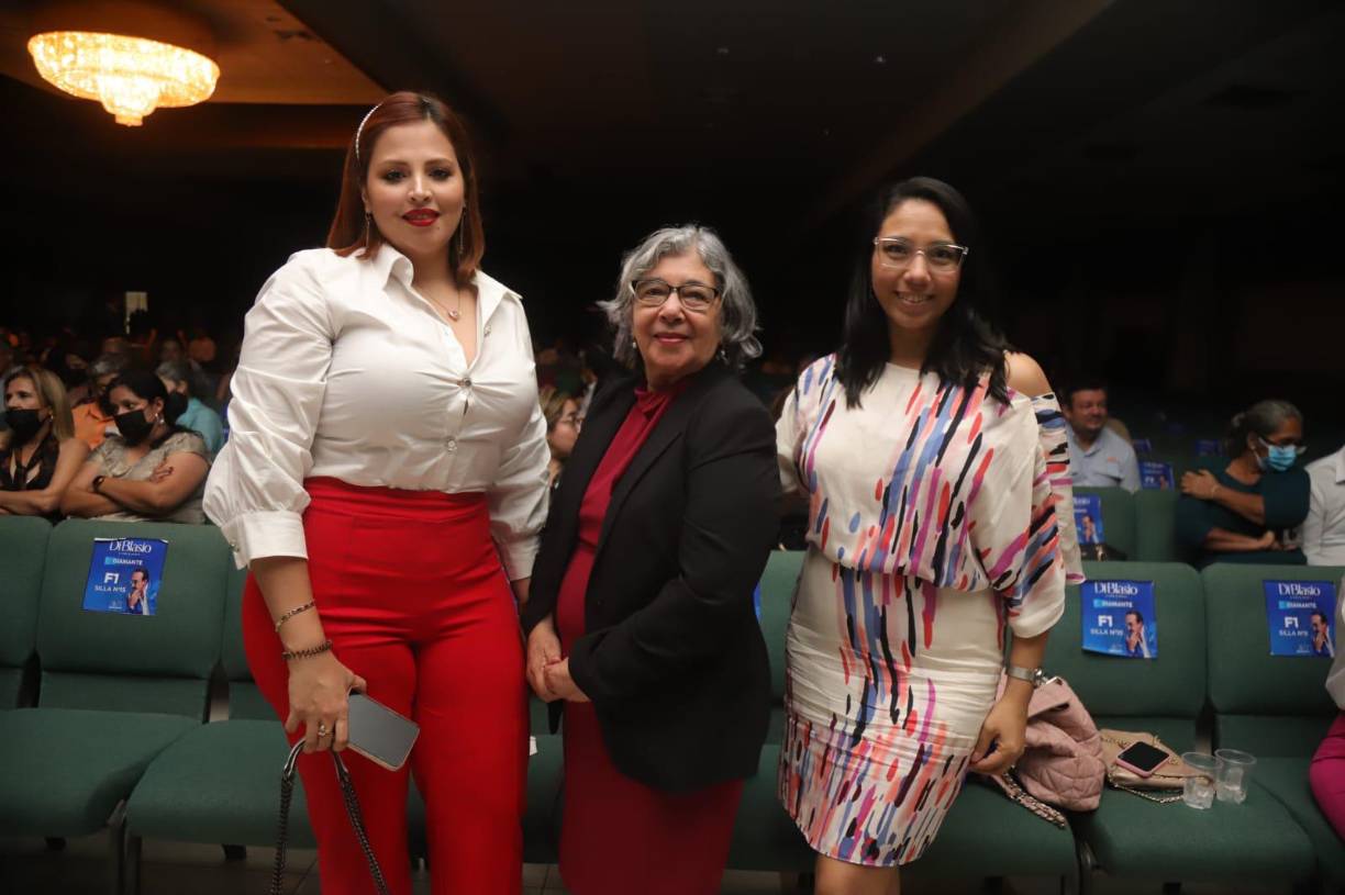 Liliana Kuthe, Martha Donaire y Paola Torres.