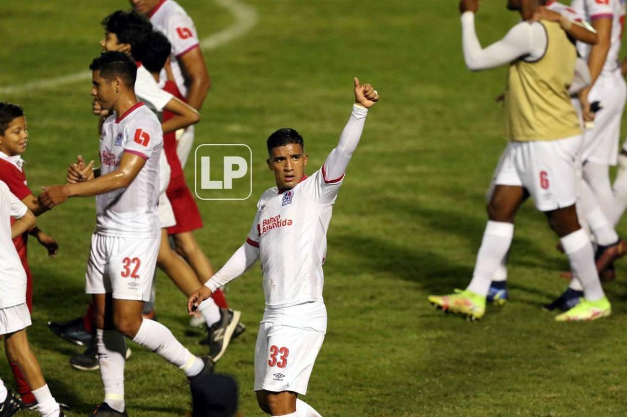 Los jugadores del Olimpia agradecieron el apoyo de la afición.