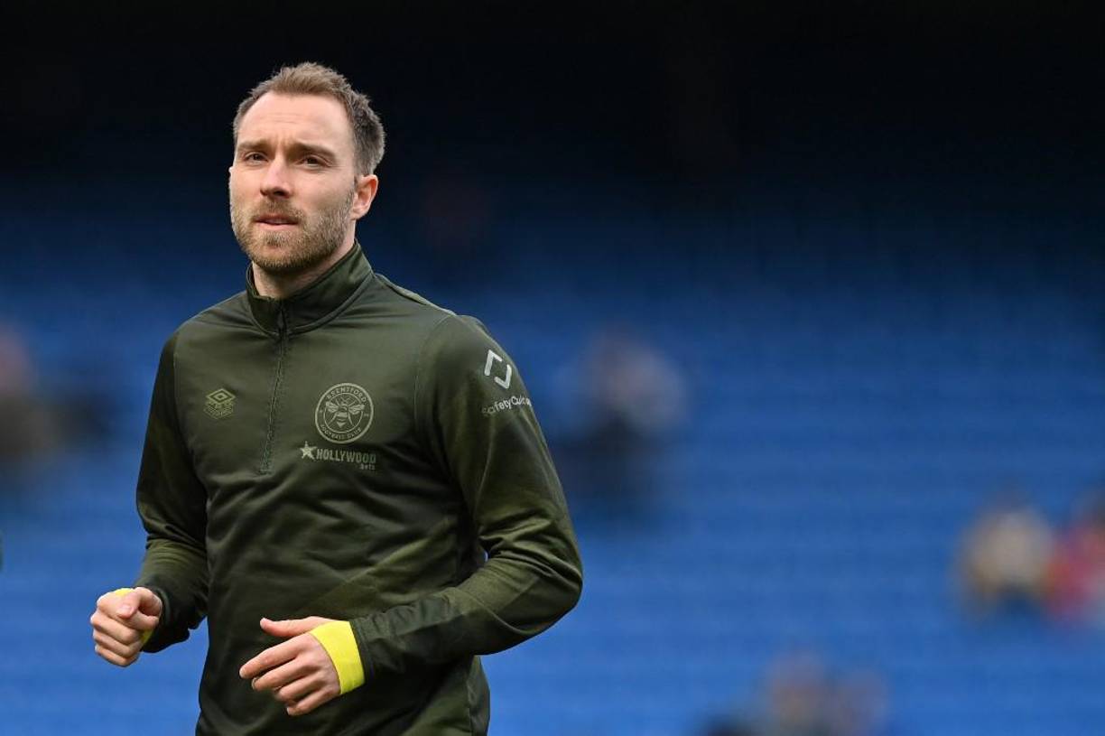El Manchester United y Tottenham están interesados en fichar al danés Christian Eriksen. El volante no jugaba desde la pasada Eurocopa por problemas en el corazón, hoy ha recuperado su nivel en el Brentford, equipo que le tendió la mano para que continuará jugando.