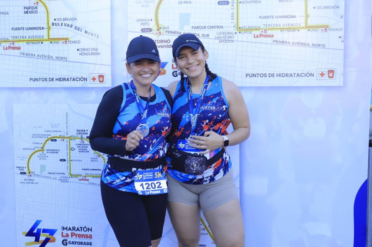 Las bellas chicas no podían faltar en la Maratón de Diario LA PRENSA y estas hermosas jóvenes cautivaron.