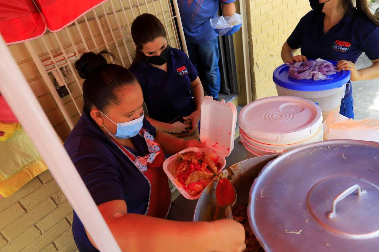Yuquitas La Prensa, lleva más de 54 años deleitando a grandes y pequeños con el sabor de su insigne platillo de yuca con chicharrón y pata de puerco. El negocio está ubicado entre la 3 y 3 avenida, 7 calle del barrio Guamilito. Fue establecido por Narcisa Castellano Ortega, una mujer luchadora originaria de Santa Bárbara. 