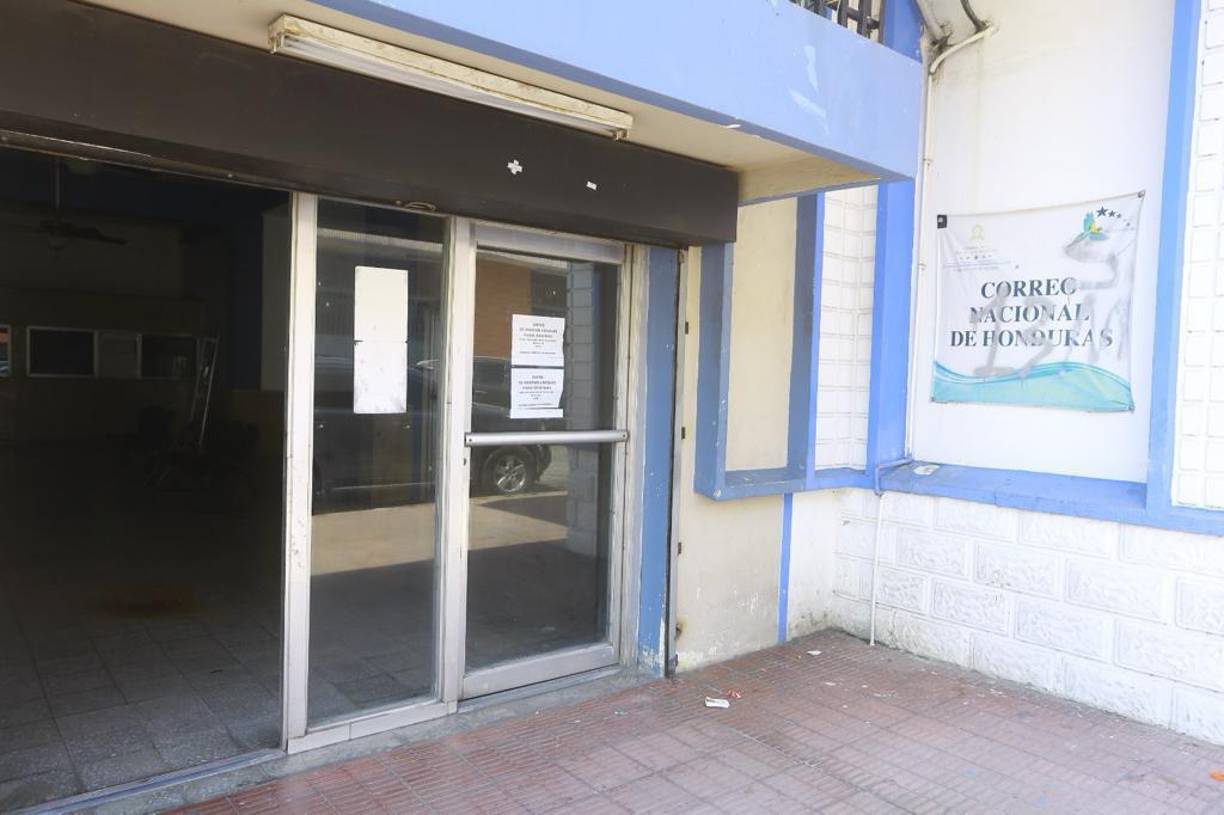 Las oficinas en San Pedro Sula ubicadas en la 9 calle, 3 avenida están descuidadas por falta de mantenimiento y mejoras.