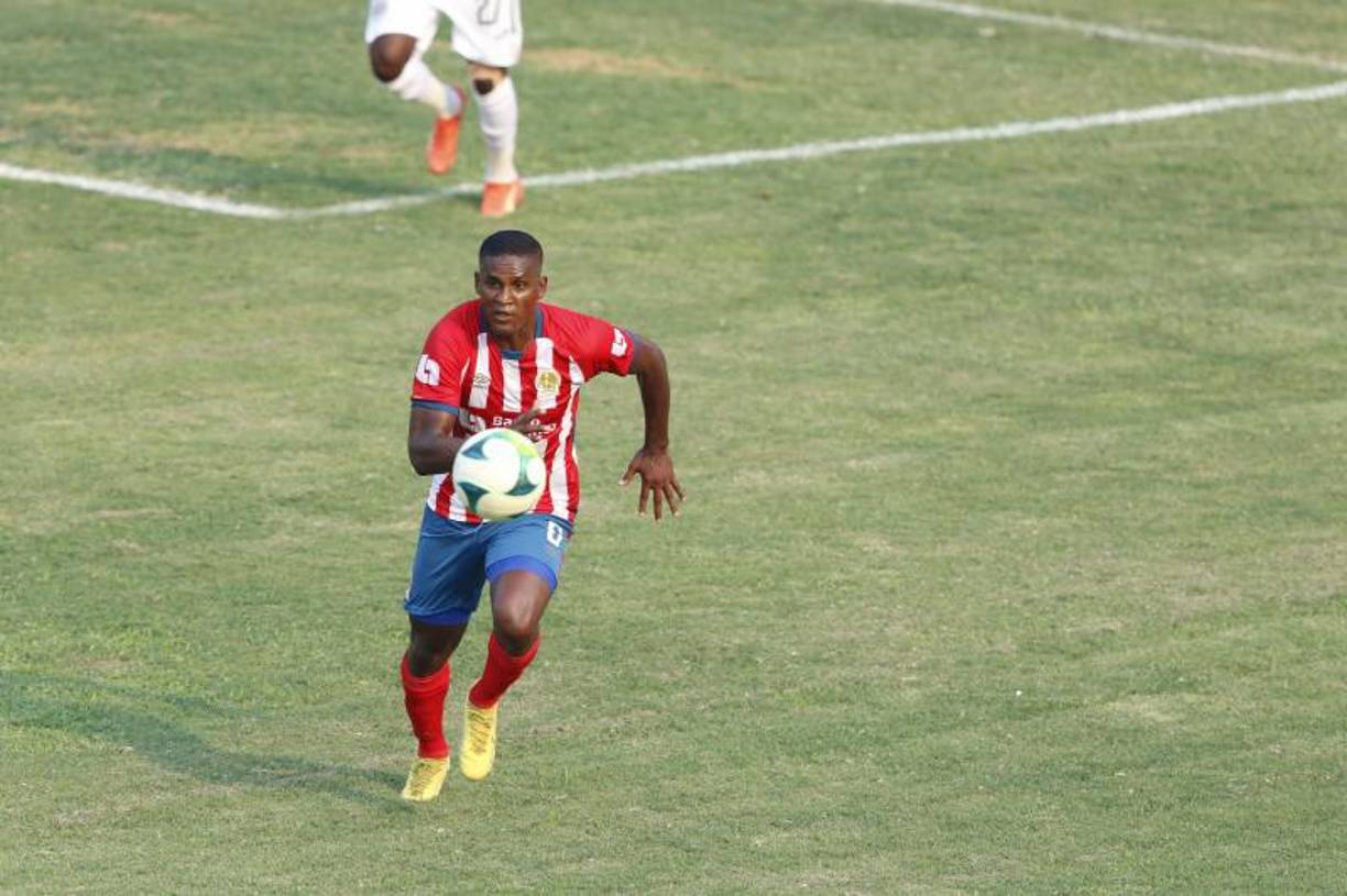 Defensa central: Brayan Beckeles, el futbolista de 37 años aportará con su experiencia ante el Olancho FC.