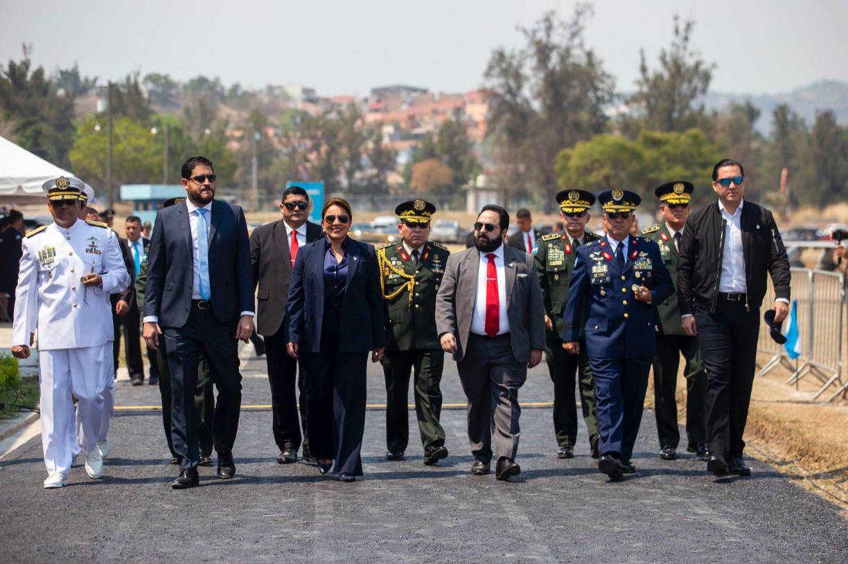 También, el secretario privado de la presidenta, Héctor Zelaya, participó en el aniversario de la FAH. 