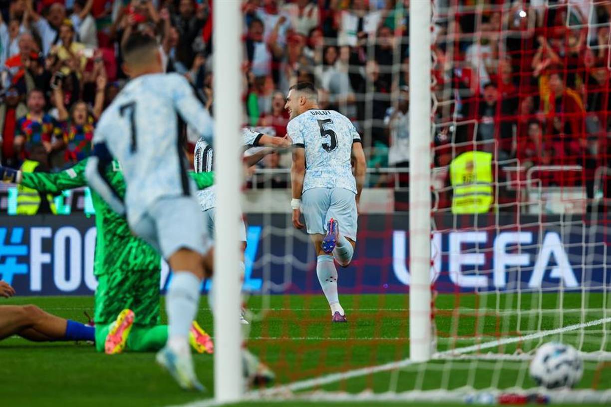  ¡Llegó el momento! En los primero minutos, Diogo Dalot (8’) adelantó a Portugal con un tremendo gol.