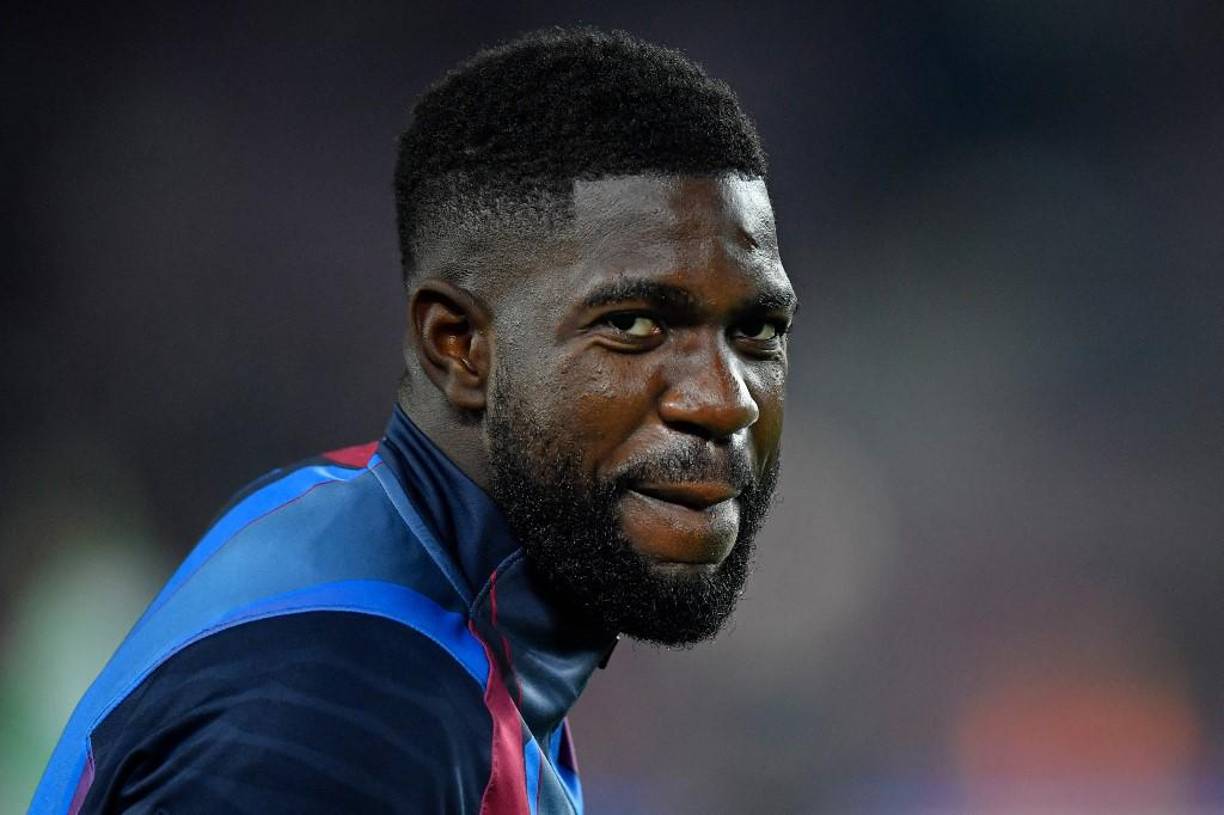 El central francés del Barcelona, Samuel Umtiti, ha renovado por cuatro años hasta 2026, anunció el club azulgrana. Según la edición en línea del diario Mundo Deportivo, “el francés ha aceptado bajarse un 10 por ciento de su salario y la cantidad restante se ha prorrogado en tres años”, lo que permite liberar masa salarial.